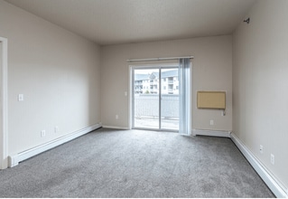 Courtyard Apartments on Belsly in Moorhead, MN - Building Photo - Building Photo