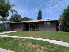 886 Harbor Hill Dr in Safety Harbor, FL - Building Photo