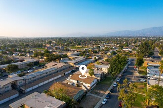 687 Karesh Ave in Pomona, CA - Foto de edificio - Building Photo