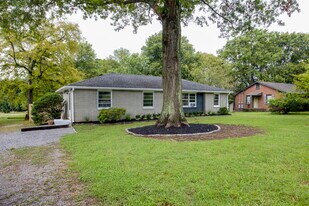 1314 Coreland Dr, Unit B in Madison, TN - Building Photo