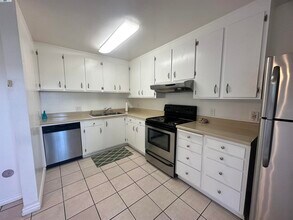670 Fargo Ave in San Leandro, CA - Foto de edificio - Building Photo
