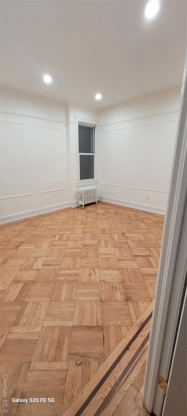 238-05 Braddock Ave in Queens, NY - Building Photo - Building Photo