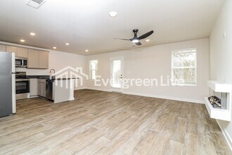 4814 Station Ln in Union City, GA - Building Photo - Building Photo