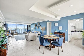 132 Lakeshore Dr in North Palm Beach, FL - Foto de edificio - Building Photo