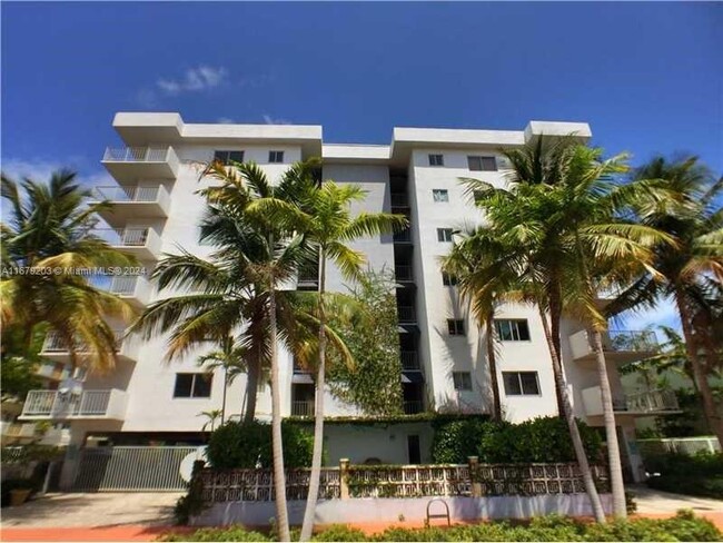 1025 Alton Rd in Miami Beach, FL - Building Photo - Building Photo