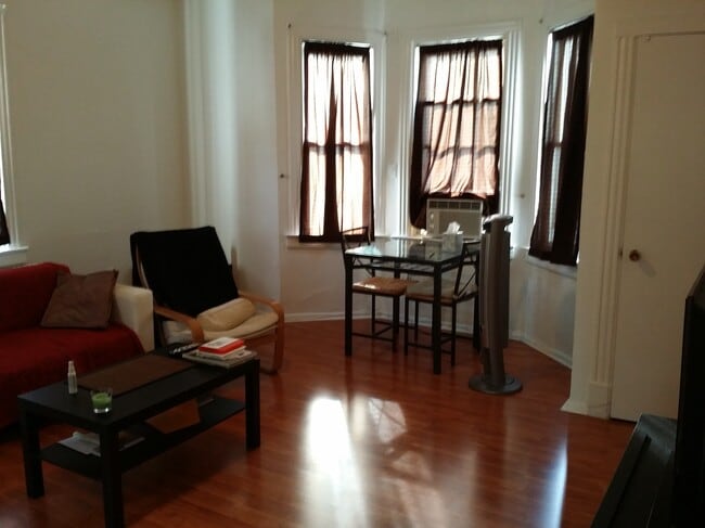 231 Columbus Pl, Unit #2 in Cliffside Park, NJ - Foto de edificio - Building Photo