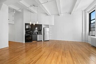 448 W 37th St in New York, NY - Building Photo - Building Photo