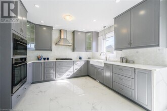 61 Hawkswood Trail in Hamilton, ON - Building Photo - Building Photo