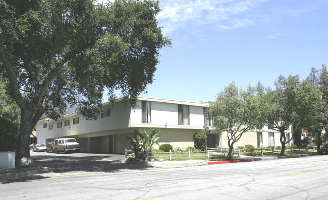 525 E Olive Ave in Monrovia, CA - Building Photo - Building Photo