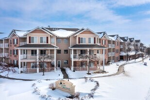The Court at Brooklin in Whitby, ON - Building Photo
