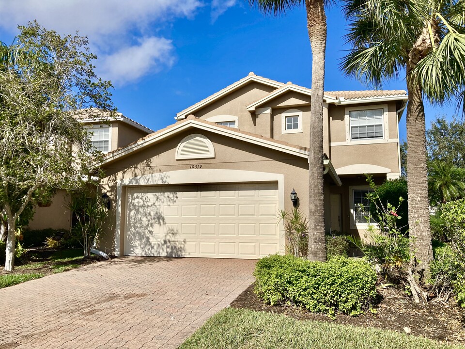 10319 Barberry Ln in Ft. Myers, FL - Building Photo