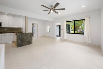 1201 NE 178th St in North Miami Beach, FL - Building Photo - Building Photo