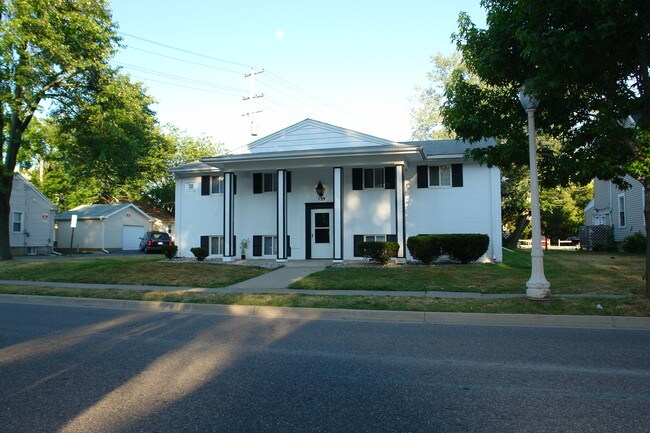 129 Gunson St in East Lansing, MI - Foto de edificio - Building Photo