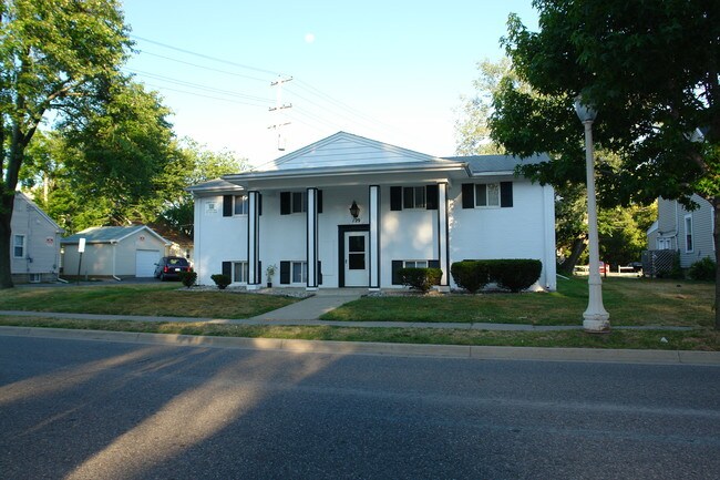 129 Gunson St in East Lansing, MI - Building Photo - Building Photo