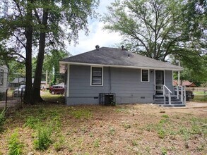 3451 Sharpe Ave in Memphis, TN - Foto de edificio - Building Photo