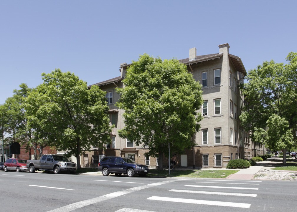 Hilltop Apartments in Denver, CO - Foto de edificio