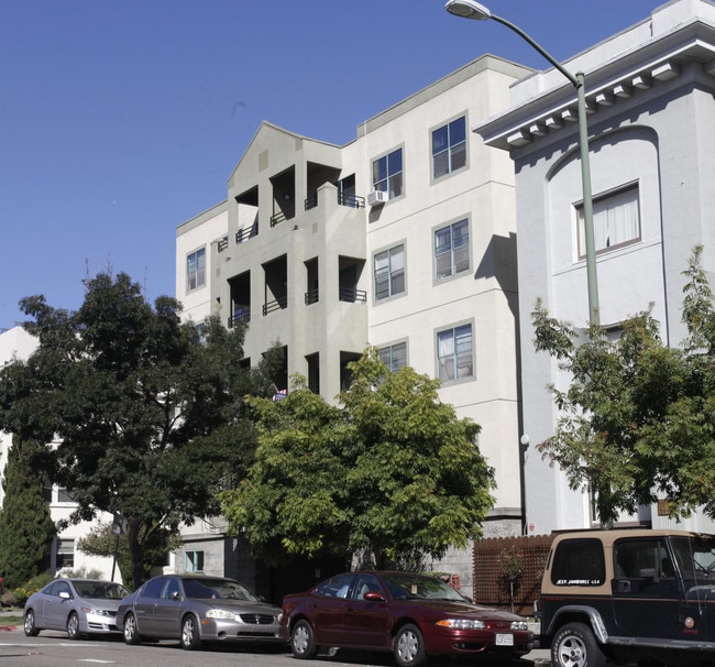 Lake Park Terrace Apartments in Oakland, CA - Building Photo - Building Photo
