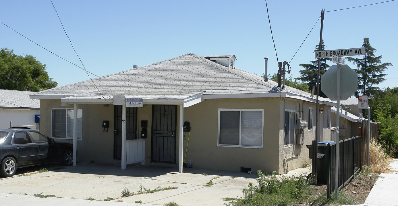 62 N Broadway Ave in Pittsburg, CA - Foto de edificio