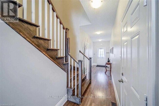 39 Sunset Way in Thorold, ON - Building Photo - Building Photo