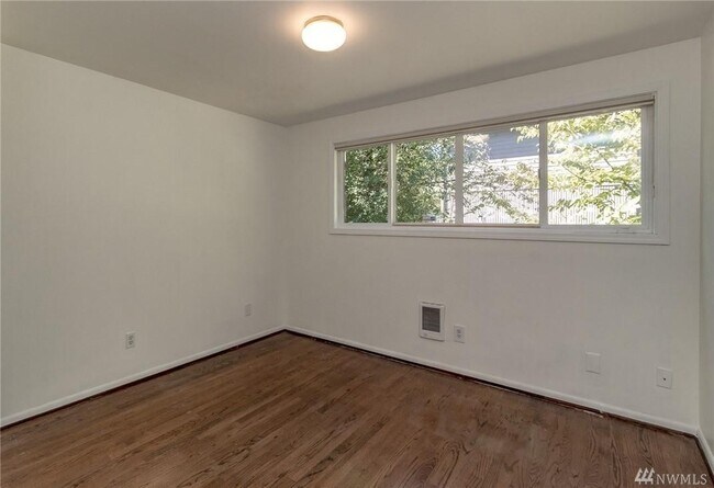 16446 SE 35th St in Bellevue, WA - Building Photo - Building Photo
