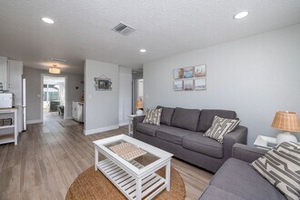 54 River Shore Dr in Ormond Beach, FL - Building Photo - Building Photo