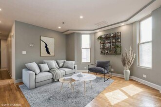 1446 W Irving Park Rd, Unit 2 in Chicago, IL - Building Photo - Building Photo