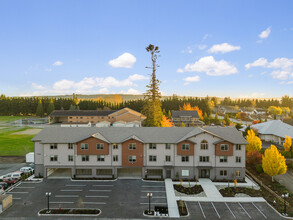 Taylor Place/Elliot Lofts in Stanwood, WA - Foto de edificio - Building Photo