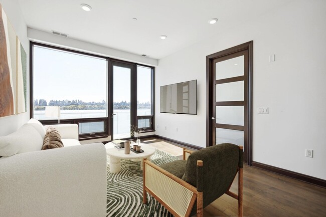 9 Somerset Ln in Edgewater, NJ - Building Photo - Building Photo