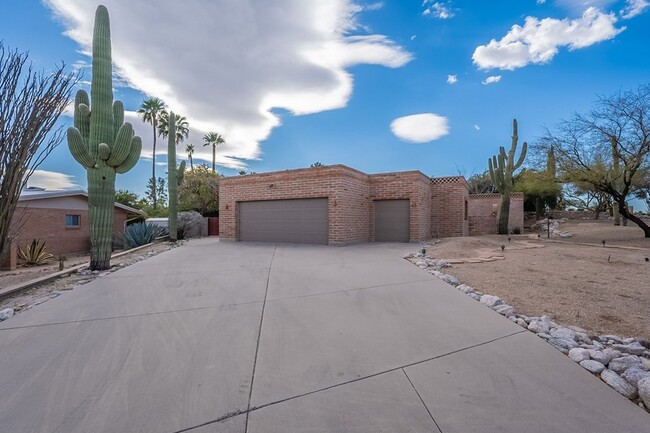 7602 E Sabino Vista Dr