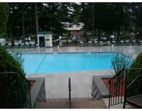 13 Silvestri Cir, Unit #2 in Derry, NH - Building Photo - Building Photo