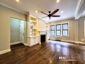 744 W Addison St, Unit 1 in Chicago, IL - Foto de edificio - Building Photo