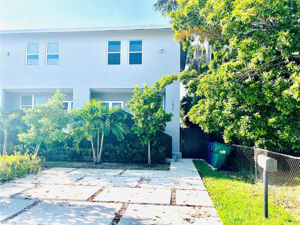 1631 NE 109th St in Miami, FL - Building Photo