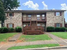 6209 Friar Tuck Dr NW in Huntsville, AL - Building Photo