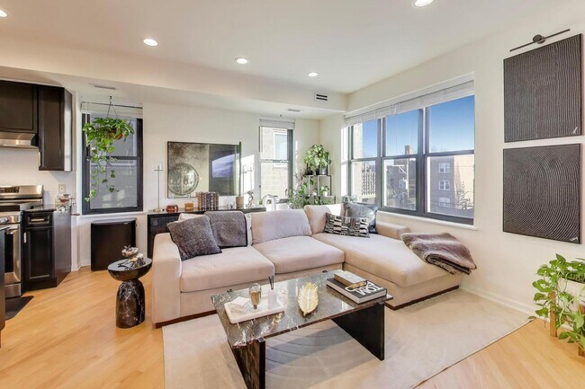 2869 W Palmer St in Chicago, IL - Building Photo - Building Photo