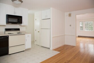 Wedgewood Common Apartments in Concord, MA - Foto de edificio - Building Photo