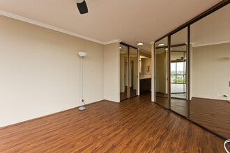 2101 Nuuanu Ave in Honolulu, HI - Foto de edificio - Building Photo