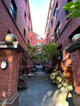 Wellesley Court Apartments in Portland, OR - Building Photo - Interior Photo