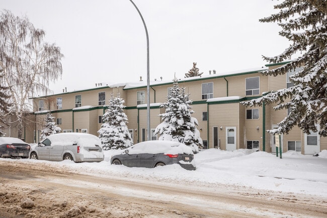 Westmount Place Condominiums in Strathmore, AB - Building Photo - Primary Photo