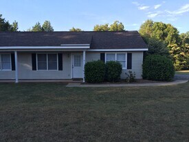 124 Foursquare Rd, Unit A in Mooresville, NC - Building Photo