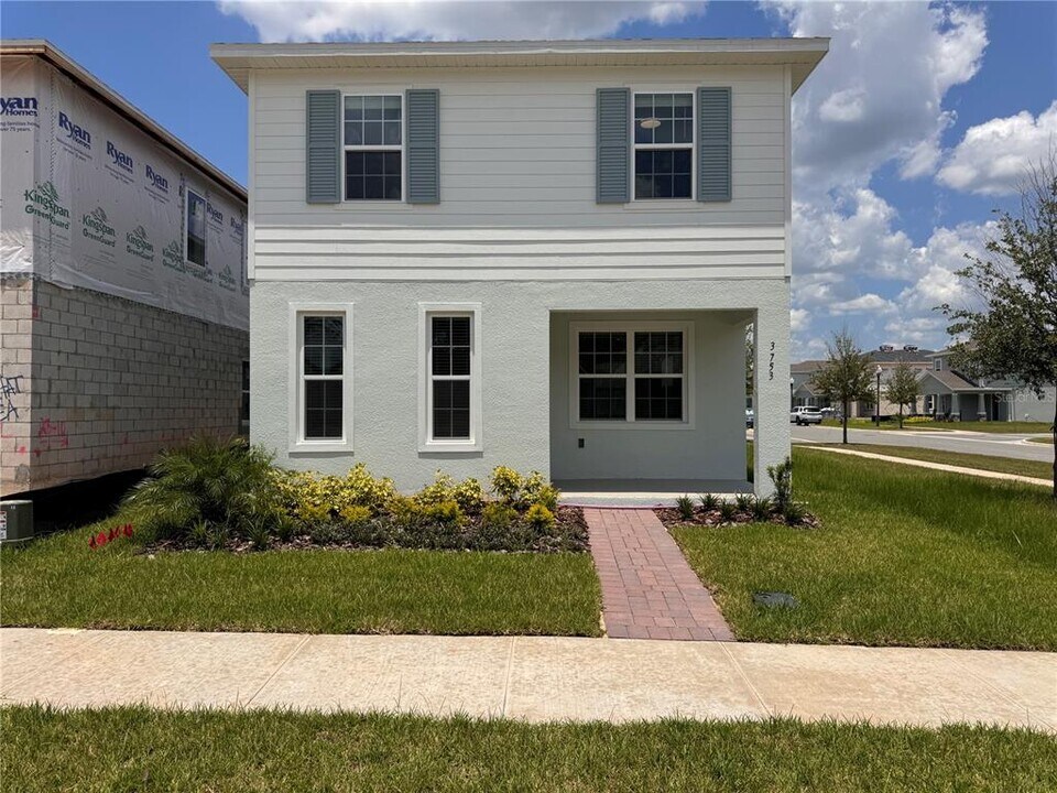 3753 Isle Royal Place in Apopka, FL - Building Photo