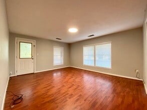 2503 Ave G in Nederland, TX - Foto de edificio - Building Photo