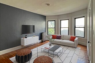 44 Cedar St, Unit 3B in Somerville, MA - Foto de edificio - Building Photo