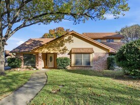 1811 Briarcrest Ln in Arlington, TX - Building Photo