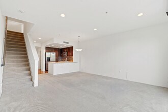 931 E Walnut St, Unit 311 in Pasadena, CA - Building Photo - Building Photo