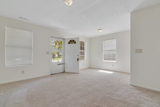 5841 Branch Ave in North Charleston, SC - Building Photo - Building Photo