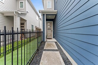 1209 W Tidwell Rd in Houston, TX - Building Photo - Building Photo