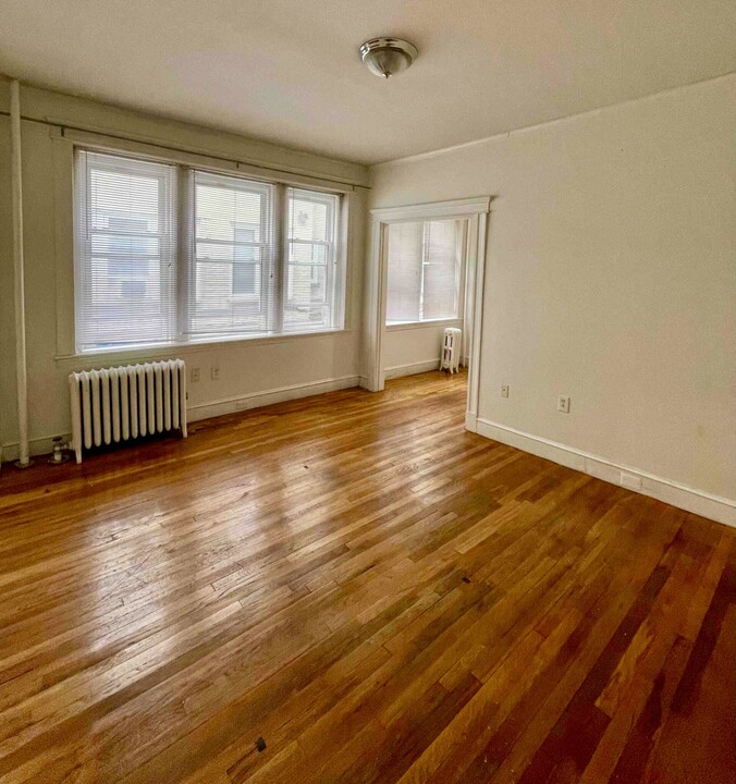 1637 Commonwealth Ave, Unit 3 in Boston, MA - Building Photo