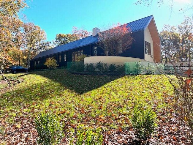 9 Willow Pond Rd in Shelter Island, NY - Building Photo - Building Photo