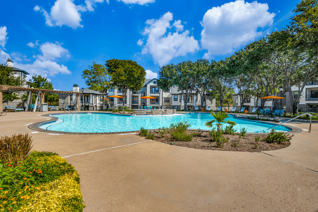 Lost Spurs Ranch Apartments in Roanoke, TX - Foto de edificio