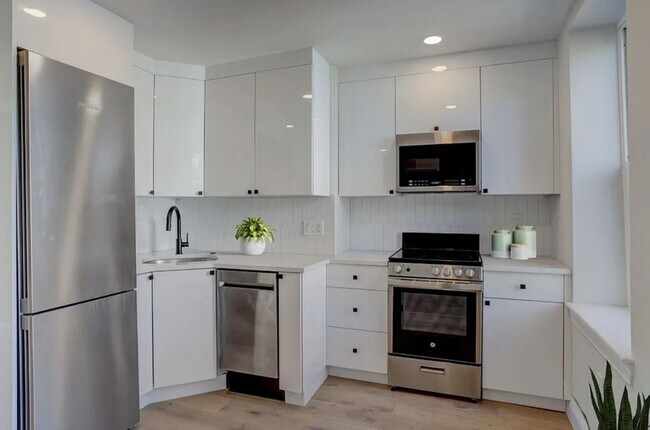 15 Bartlett Pl in Boston, MA - Foto de edificio - Building Photo